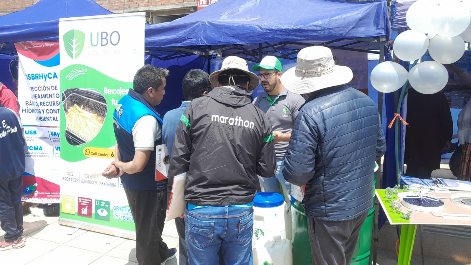 Feria Educativa en El Alto resalta concientización de que los sumideros no son basureros